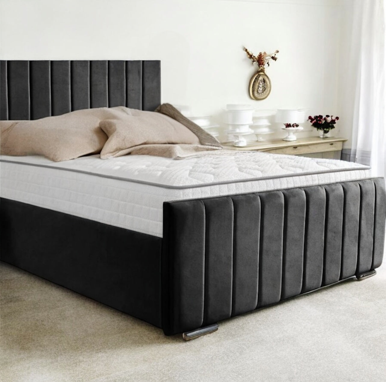 Lisbon Plush Velvet Upholstered Bed